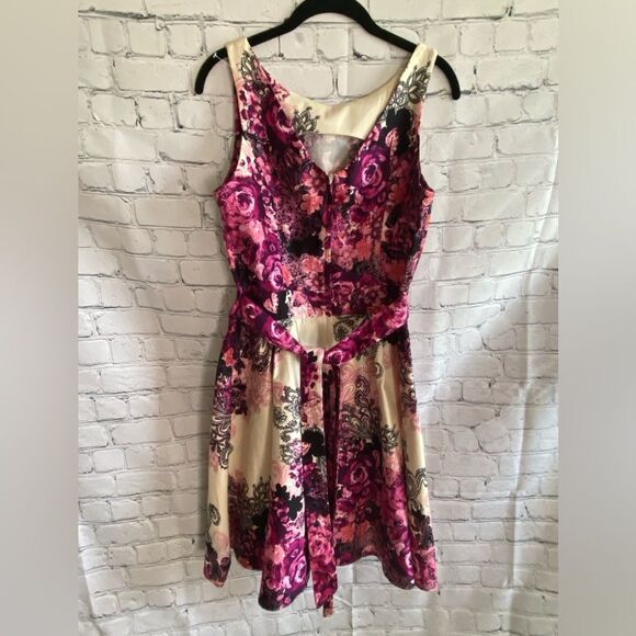 Lady Vintage Tea Dress Size 14 Mid length Pink Cream Floral NWT - Picture 4 of 15